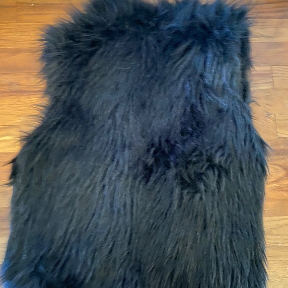 Brandy Melville Italy Exclusive Faux Fur Vest - Picture 6 of 7